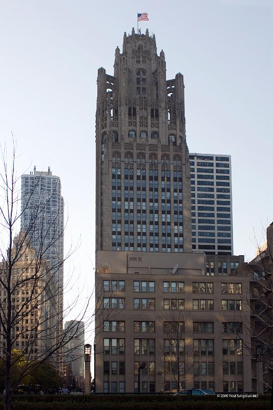 20081031_171913 D300 2x3 P1 srgb.jpg - Walking Chicago.  Tribune building in distance